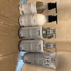 シャンプー1本、トリートメント4本の画像