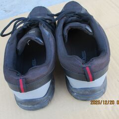 格安スニーカー、28cmの画像