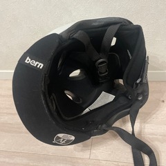 bern白色ヘルメット(s.mサイズ)の画像