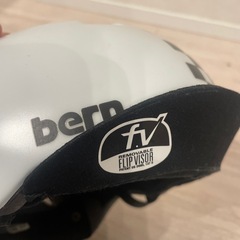 bern白色ヘルメット(s.mサイズ)の画像