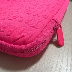 MARC BY MARC JACOBS ピンクノートPCケースの画像