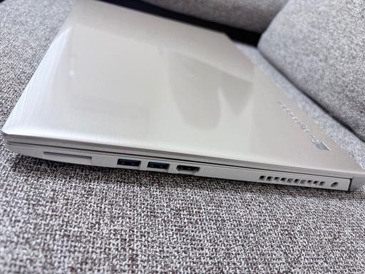 TOSHIBA dynabook T45/GG ノートパソコン　RAM 8GB/HDD 1TB バッテリ駆動 (残１時間表示) 動作確