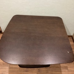 ダイニングテーブルの画像