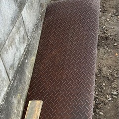 歩道上り スロープ 段差解消 出入口 縞鋼板製の画像