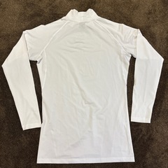 EXIO  白のアンダーシャツ（メンズ）の画像