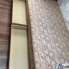 【中古】木製シングルベッド引き出し付きフランスベット製マット付きの画像
