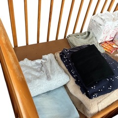 ベビーベッド   母乳パッドなど バラ売り可の画像