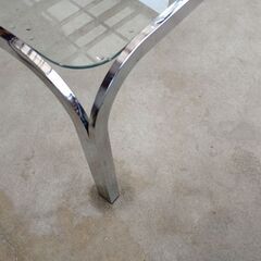 23日まで。 ガラステーブル 差し上げます！２点あります。の画像