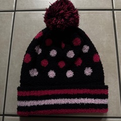 ポンポン付きキティーちゃんの帽子の画像