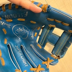 中古左利き用子供グローブの画像