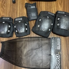 オーエムジー スケートボード プロテクター  S キッズの画像