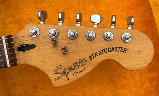 Squier Stratocaster（スクワイヤー・ストラトキャスター）の出品です。