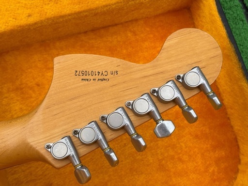 Squier Stratocaster（スクワイヤー・ストラトキャスター）の出品です。