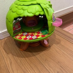 こえだちゃんと木のおうちの画像