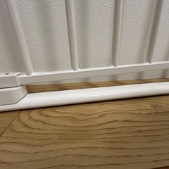 【美品】ベビーゲート　拡張パーツ付き　フラットタイプの画像