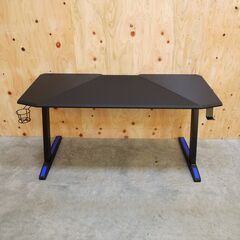 【ナム妹12/21】≪zyt2651ジ≫ ゲーミングデスク 黒青 幅140cm 奥行60cm 高さ70cm ブラック/ブルー/PC机/パソコンデスク/学習机/中古家具/リユースストレージ仙台 071220-01の画像