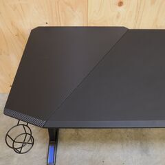 【ナム妹12/21】≪zyt2651ジ≫ ゲーミングデスク 黒青 幅140cm 奥行60cm 高さ70cm ブラック/ブルー/PC机/パソコンデスク/学習机/中古家具/リユースストレージ仙台 071220-01の画像