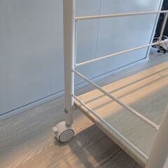 【山善 押入れ(クローゼット) 収納ラック】幅26×奥行75×高さ 64.5cm ストッパー付きキャスターの画像