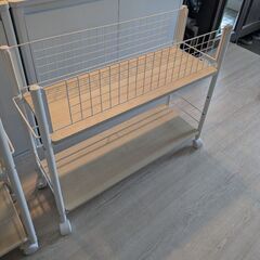 【山善 押入れ(クローゼット) 収納ラック】幅26×奥行75×高さ 64.5cm ストッパー付きキャスターの画像