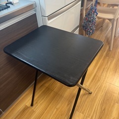 折り畳みテーブルの画像