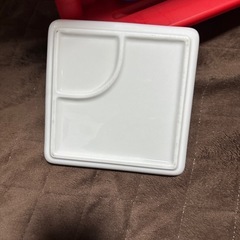 リラックマ仕切りがある。お皿の画像
