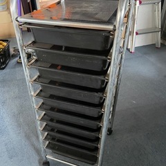 差し上げます　引き出し棚の画像