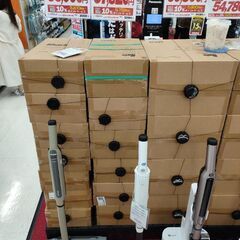 【ほぼ未使用】Shark EVOPOWER SYSTEM STD コードレススティッククリーナー CS102J掃除機の画像