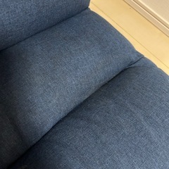 フラットにもなる2人掛けソファーの画像