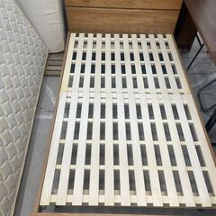 リサイクルショップどりーむ天保山店　No5408 セミダブルベッドフレーム　GRANZ　グランツ　セミダブルサイズ　すのこ　コンセント付きの画像