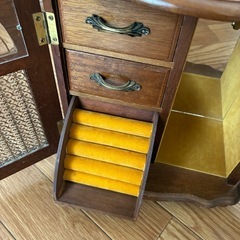 木製アクセサリーケースの画像