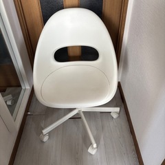 デスク　チェア　IKEAの画像