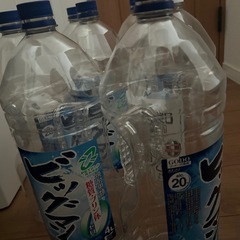 取手付き4リッター焼酎空きボトル８本の画像