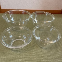 耐熱ガラス製ボウル4個セット　中古の画像