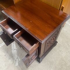 リサイクルショップどりーむ天保山店　No2456 アンティーク調キャビネット　シェルフ　オシャレなデザイン🎵の画像