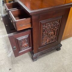 リサイクルショップどりーむ天保山店　No2456 アンティーク調キャビネット　シェルフ　オシャレなデザイン🎵の画像