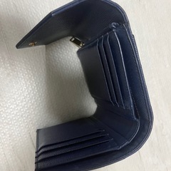 Saint Laurent 青い三つ折り財布の画像