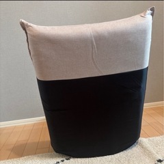 ベージュ座椅子の画像