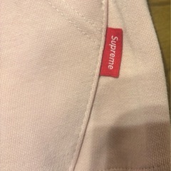 supremeパーカーの画像