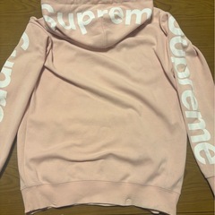 supremeパーカーの画像