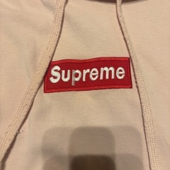 supremeパーカーの画像