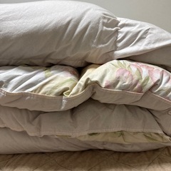 厚めの羽毛布団の画像