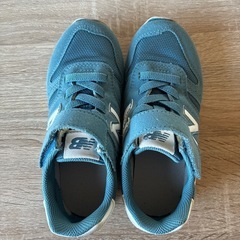 子供用スニカーニューバランス18cmの画像