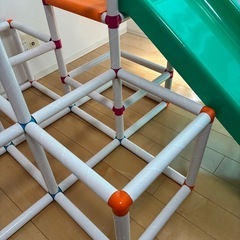 白いわんぱくジムの画像