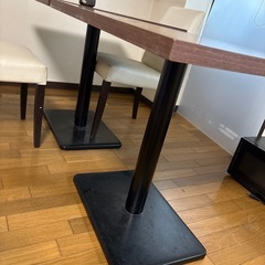 カフェテーブル　2人用　テーブル2つ　いす椅子の画像