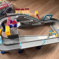 トミカ高速セットとお片付けガレージ、トミカカー、チョロQの画像