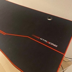 ゲーミングデスクの画像