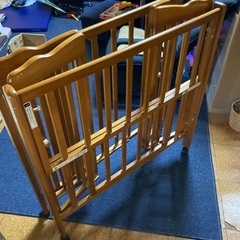 折りたたみベビーベッドの画像