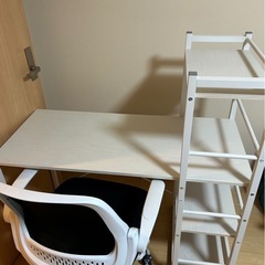 ニトリ ホワイトデスク + 回転チェア セット／在宅ワークに最適 価格交渉可の画像