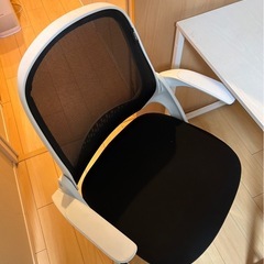 ニトリ ホワイトデスク + 回転チェア セット／在宅ワークに最適 価格交渉可の画像