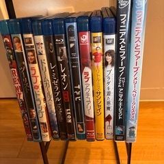洋画 Blu-ray・DVD まとめ売り＋DVDラック付き / マーベル・名作多数の画像